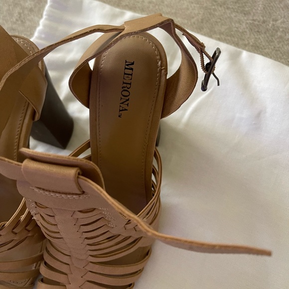 Women’s Tan Heels - Picture 3 of 4